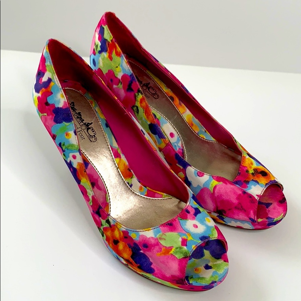 Coach and Four Heels sz 8 style Trudy